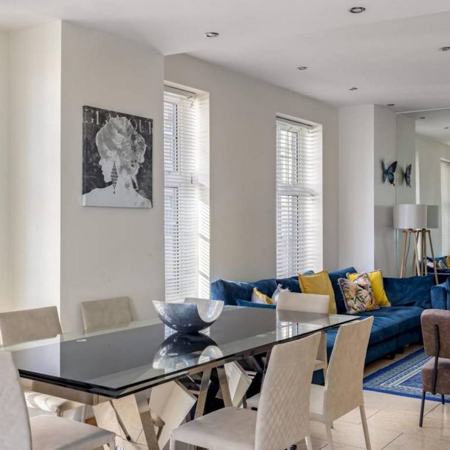 Spacious Mayfair apartment with 3 bedrooms