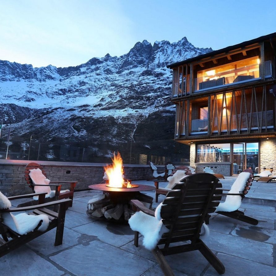 Chalet Blanc, near ski slopes