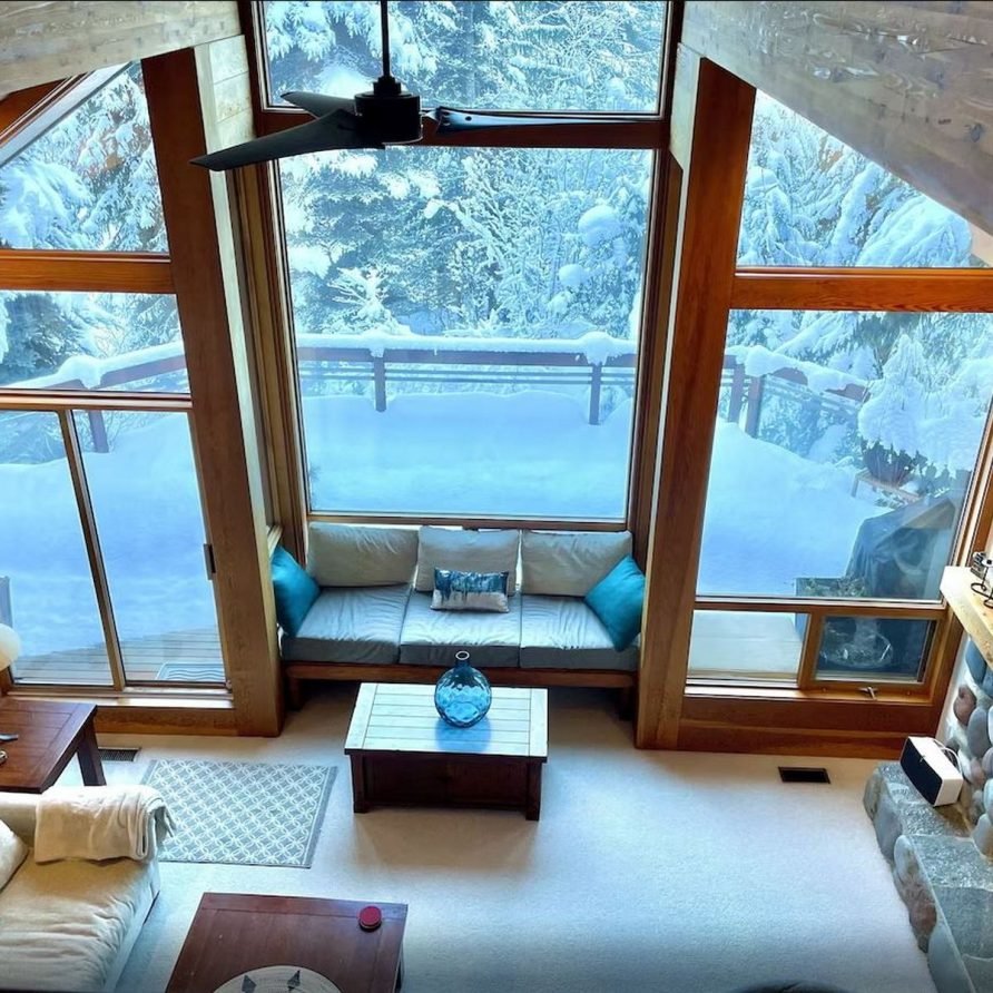 Luxury 5 Bedroom Chalet, Hot Tub, Garage, Views