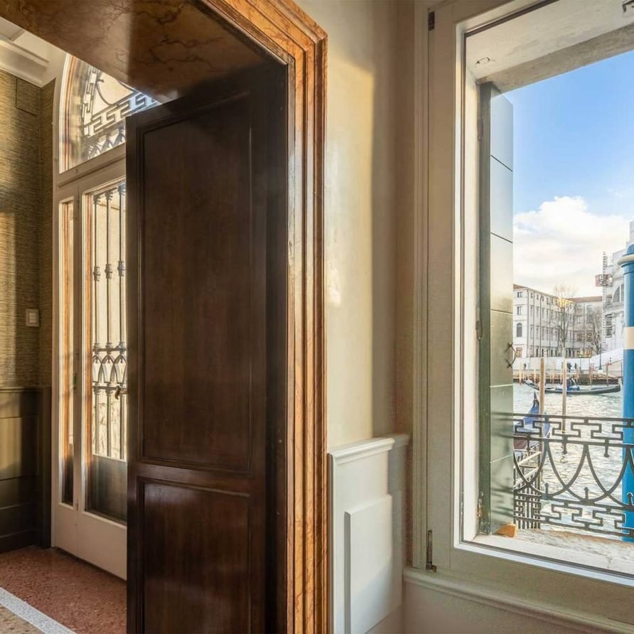 4BDR Large apartment with a view