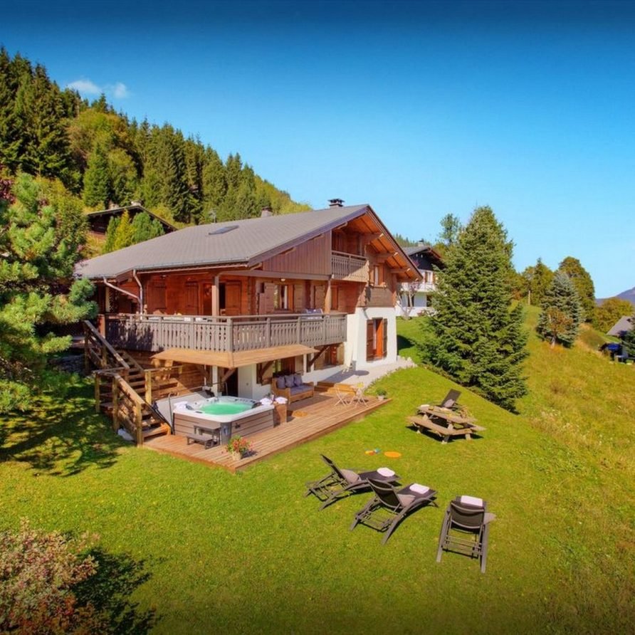 Splendid Chalet Battieu, hot tub