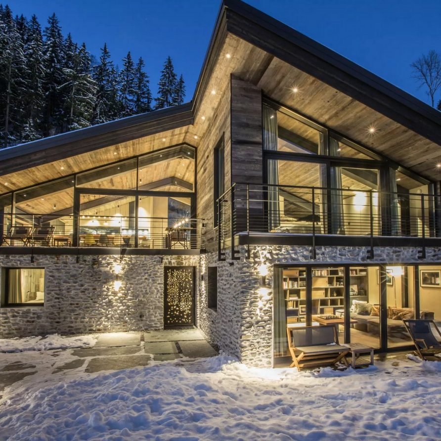 Bright Chalet, hot tub, near ski slopes