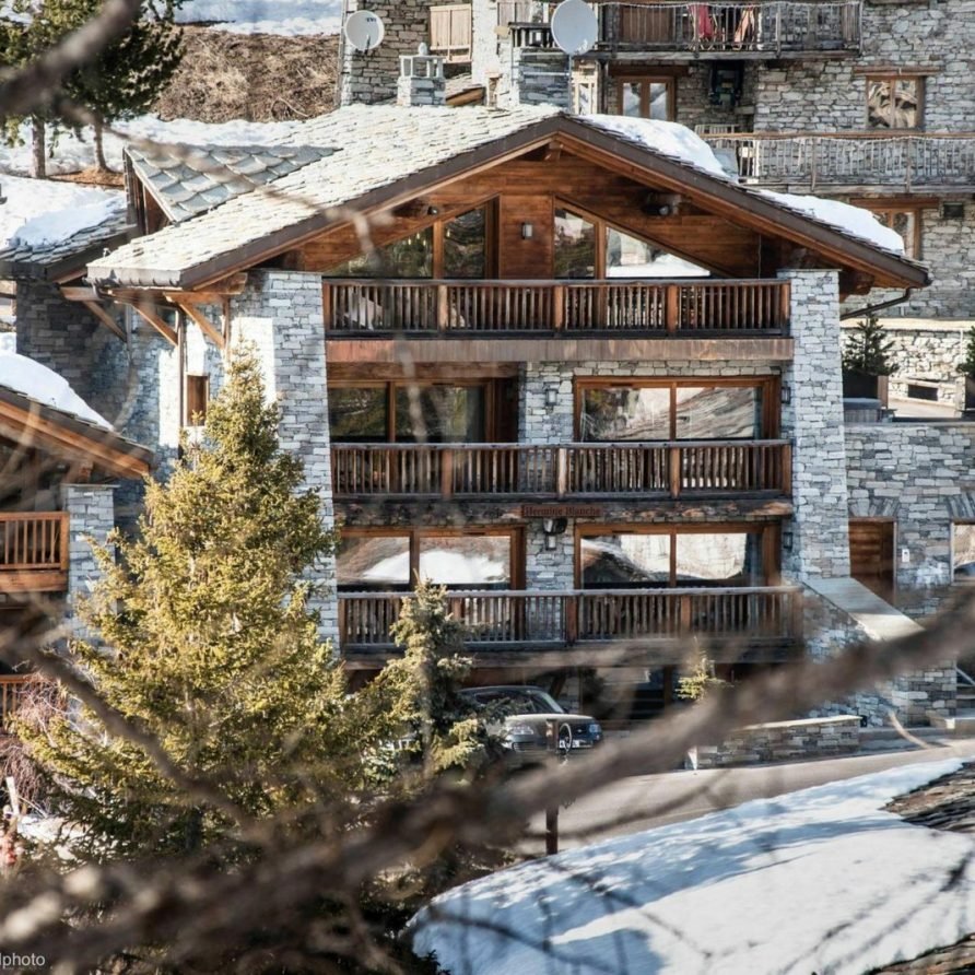 Exclusivist Chalet Fireplace, Hot tub