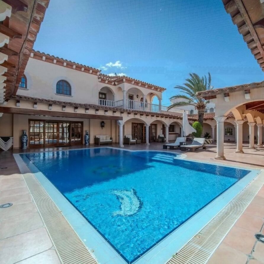 Dream Villa with Private Pool in Empuriabrava